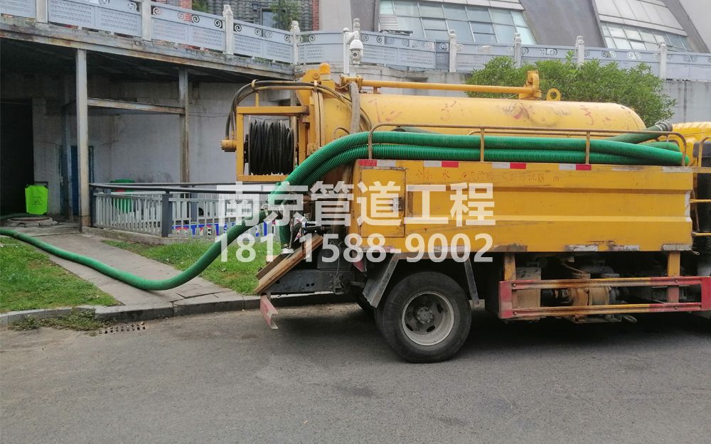 277秦淮商场隔油池吸污