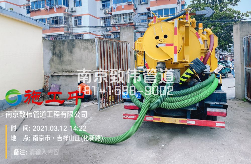 323秦淮公厕化粪池清理